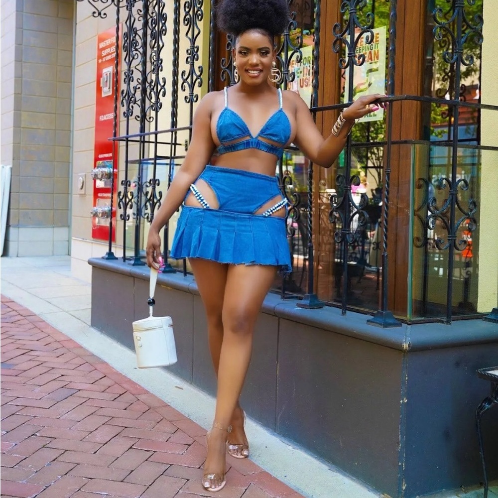 Denim 2 piece skirt set with pearls womens size large